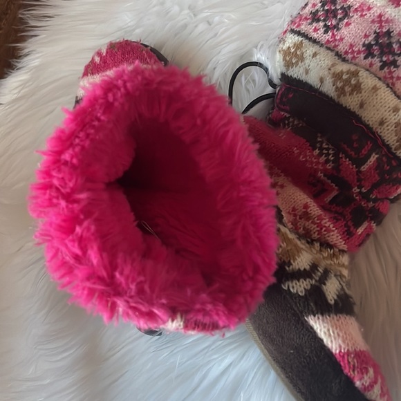 Muk Luks Slippers , Toddler size 9/10 - Picture 4 of 4